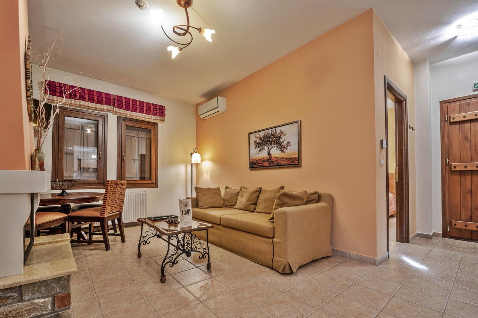 Lions Nine Aparthotel Mouresi Room photo